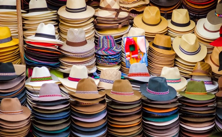 Visite d'une fabrique de chapeaux de paille